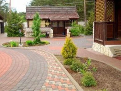 Тротуарная плитка на даче и у частного дома